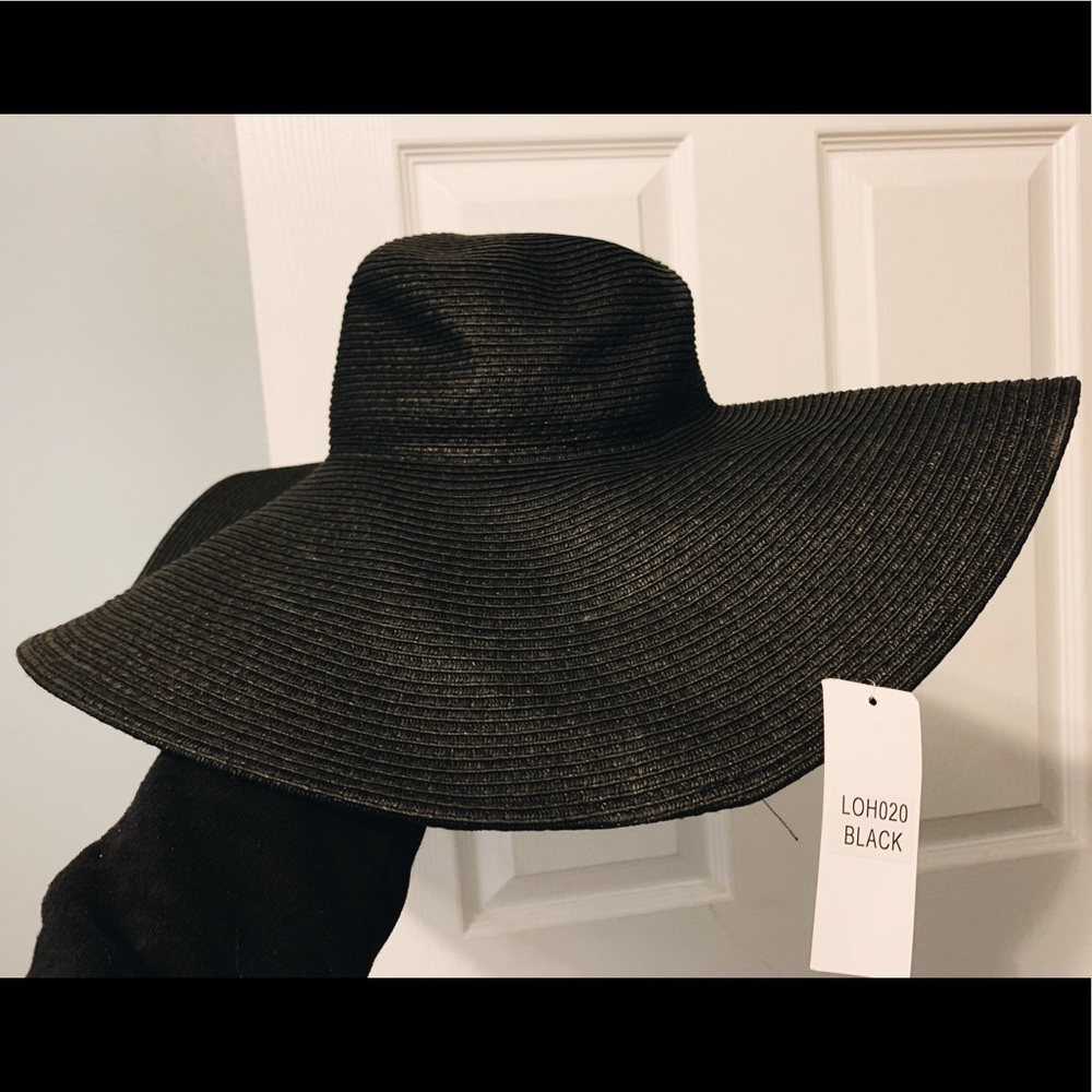 black floppy hat